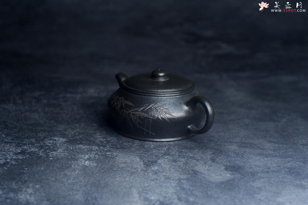 紫砂壶图片：美壶特惠 精品柴烧青灰泥卡盖虚扁紫砂壶刻竹特文气 - 美壶网