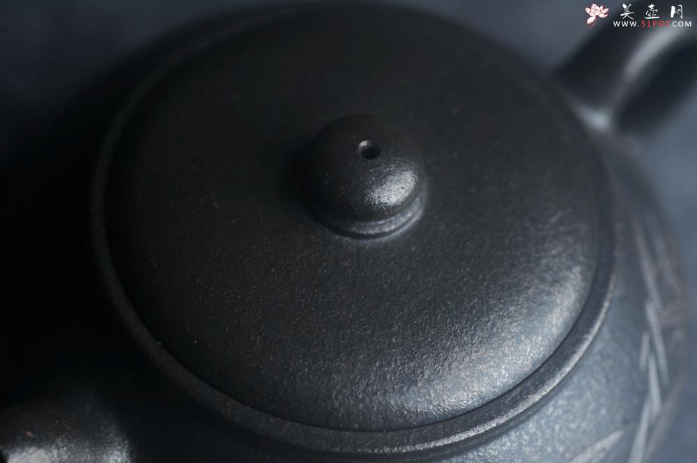 紫砂壶图片：美壶特惠 精品柴烧青灰泥卡盖虚扁紫砂壶刻竹特文气 - 美壶网