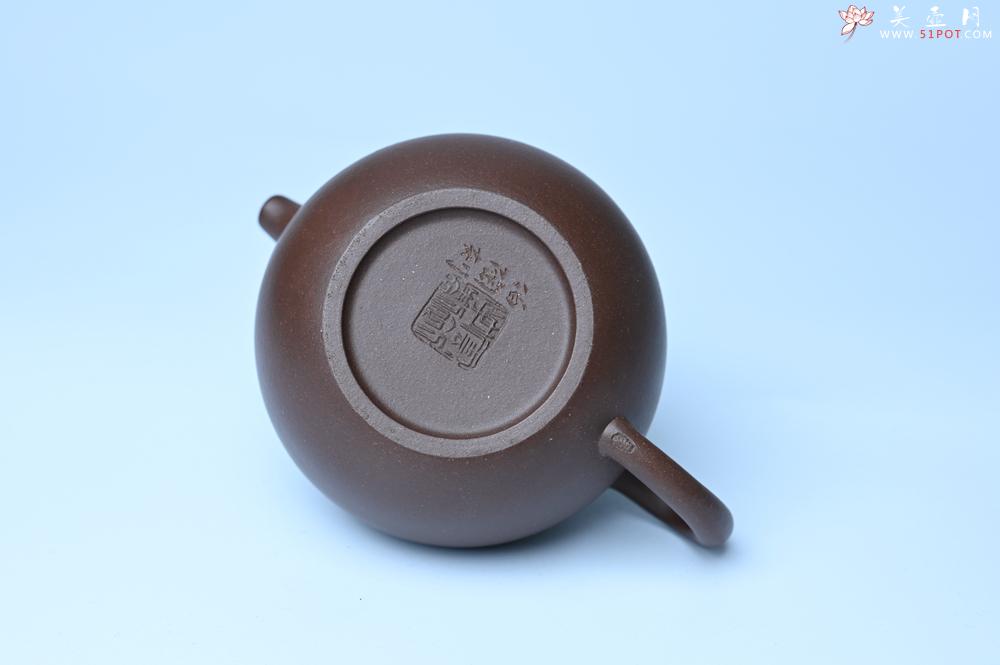 紫砂壶图片：毛国强入室弟子黄云初 特好老紫泥心无挂碍莲子壶 名家何水法书法 刘世涛伯陶刻 - 美壶网