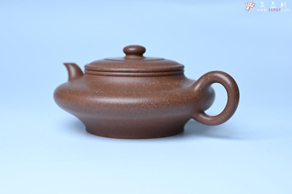 紫砂壶图片：潜力股周小培 特好文革老紫泥 全手工虚扁壶 难度大 好壶期待与您结缘 - 美壶网