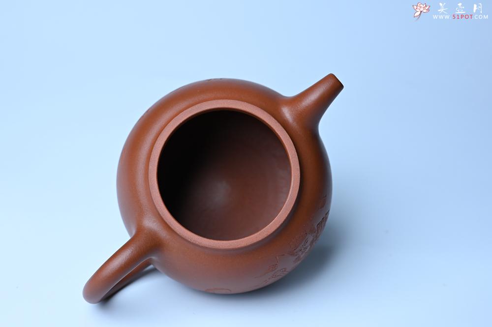 紫砂壶图片：特油润黄龙山小红泥全手工一捺底景舟茄段壶 装饰人物特文气 - 美壶网