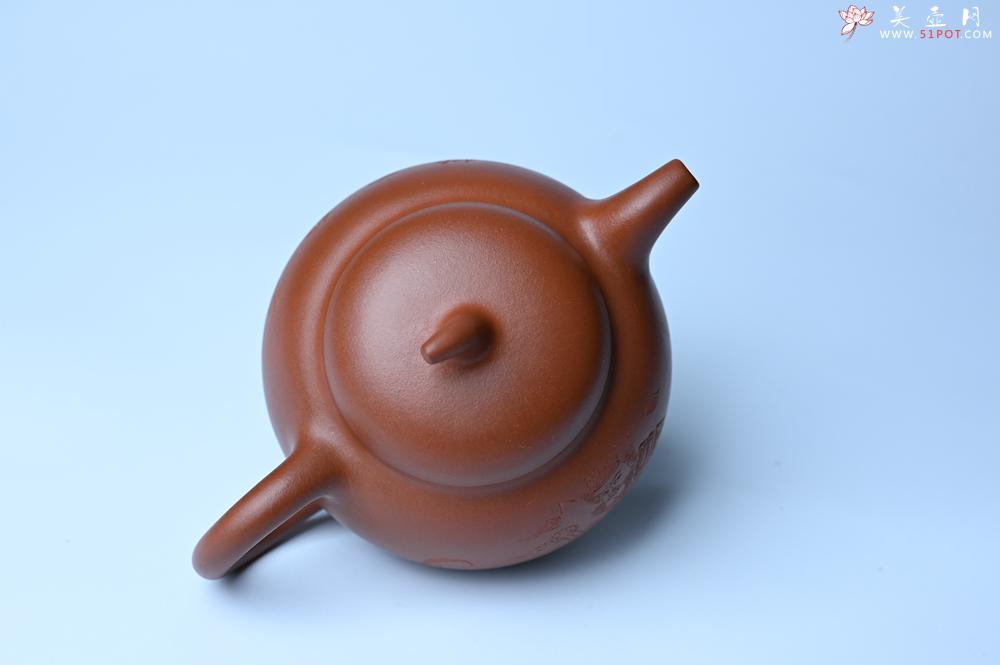 紫砂壶图片：特油润黄龙山小红泥全手工一捺底景舟茄段壶 装饰人物特文气 - 美壶网