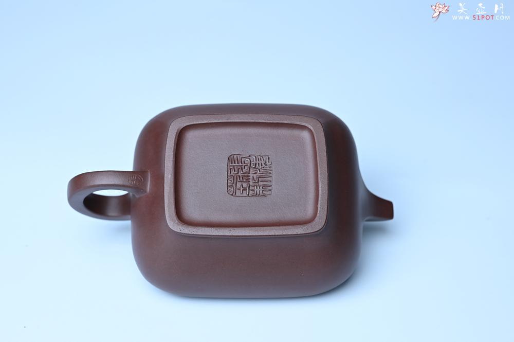 紫砂壶图片：油润老紫泥全手工精工小四方虚扁壶 - 美壶网