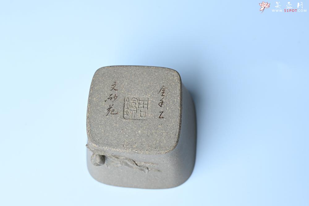 紫砂壶图片：实力派国工周斌（周镔） 采用8000块一捆的特好青段 全手工四方寿桃主人杯 观桃杯 - 美壶网