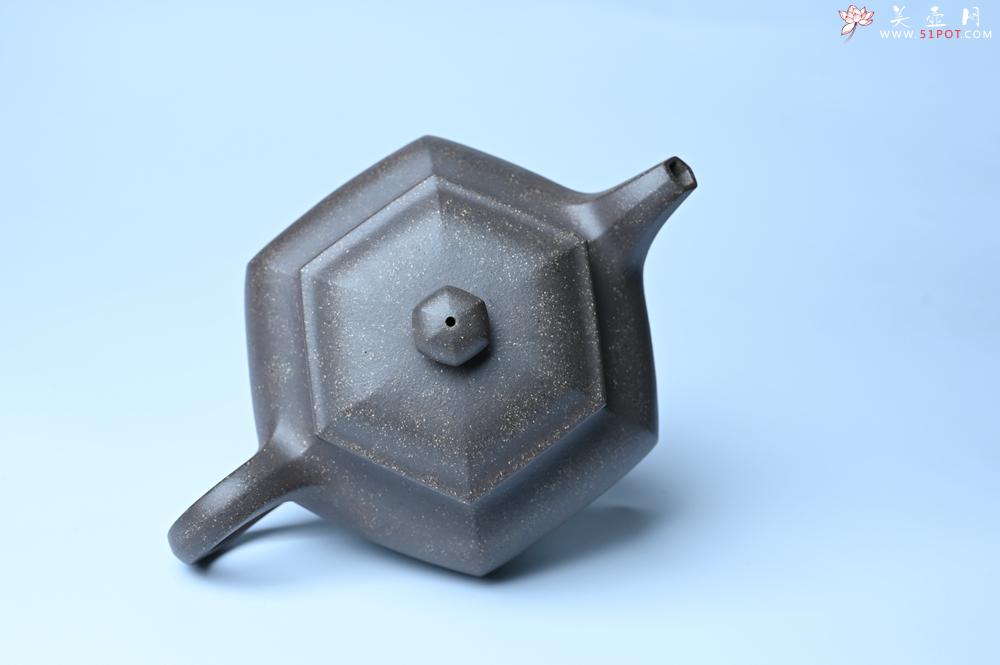 紫砂壶图片：实力派张海艳全手工精工老青灰泥六方仿古壶 气势磅礴 线面挺括平正 - 美壶网