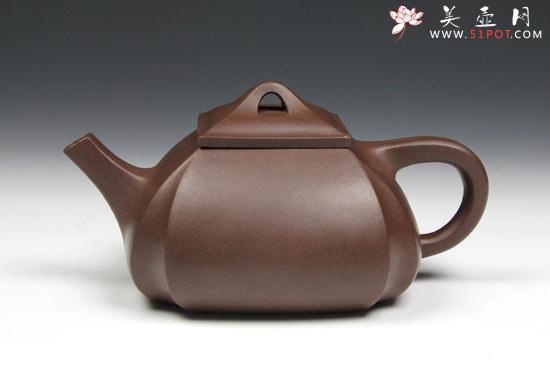 紫砂壶图片：【四方抽角】420cc 原矿黑星土 - 美壶网