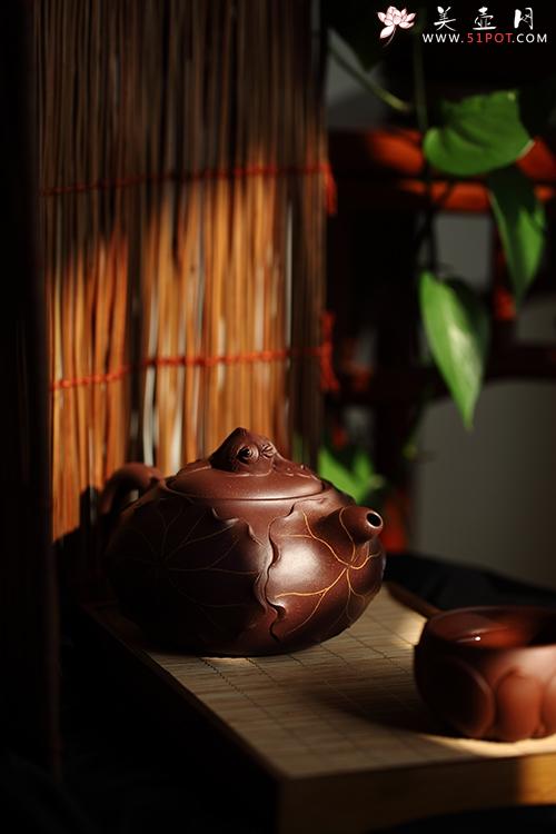 紫砂壶图片：荷塘情趣 - 美壶网