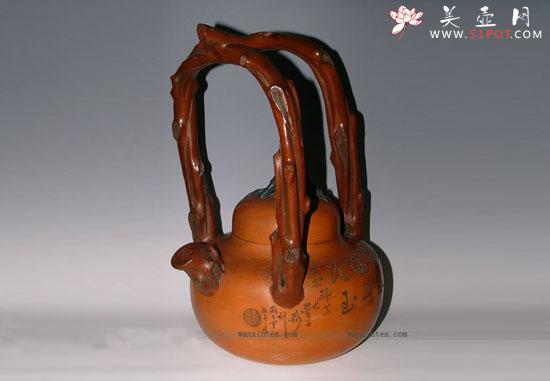 紫砂壶图片：特大壶十几年前的老壶 高级工艺师邵新和雕刻==[东坡提梁壶] - 美壶网