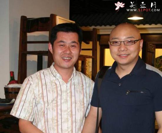 紫砂壶图片：与中央电视台著名主持人王凯合影 - 美壶网