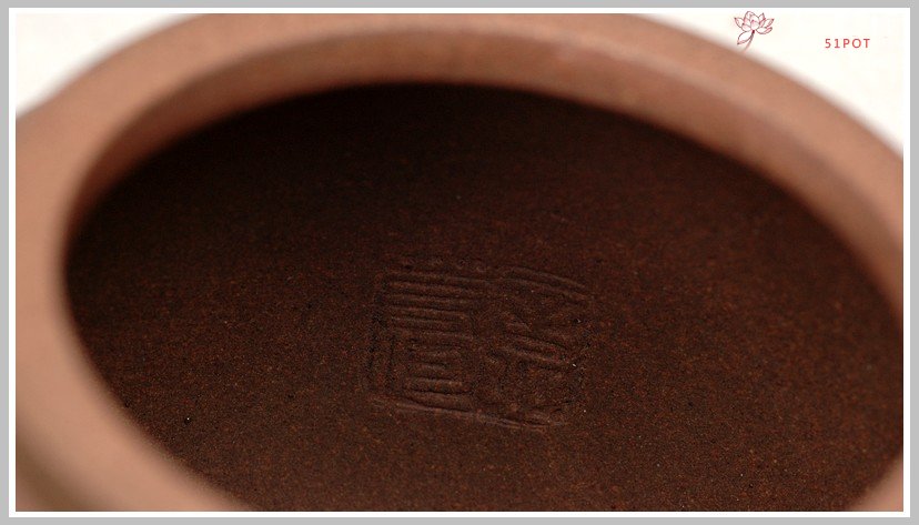 紫砂壶图片：经典 拙味 全手浅刻山水龙蛋 - 美壶网