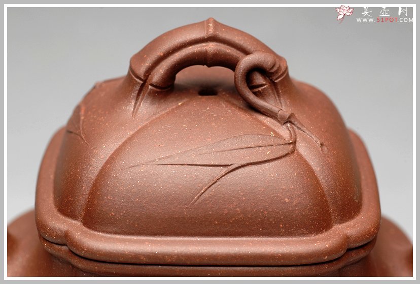 紫砂壶图片：融合方器、花货、筋囊融为一体  四方竹段 - 美壶网