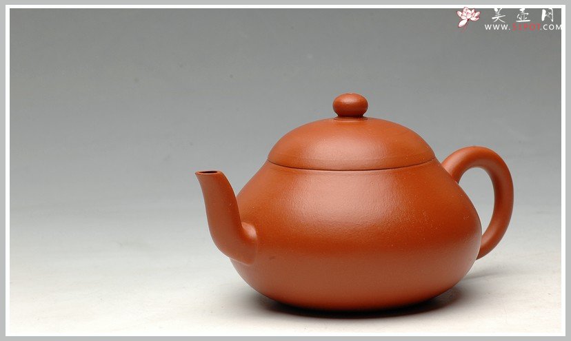 紫砂壶图片：古拙之味  全手朱泥梨形  手中无梨式，难以言茗事 - 美壶网