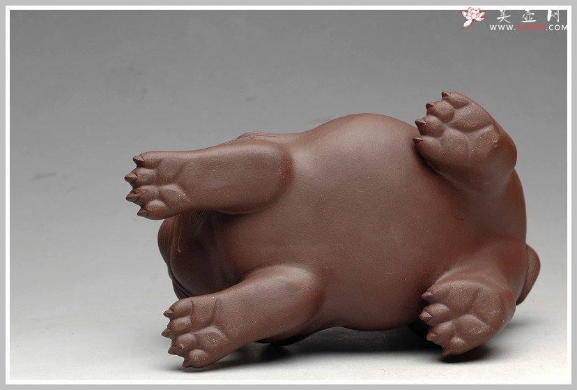 紫砂壶图片：栩栩如生 吉祥送福 财童戏狮 - 美壶网