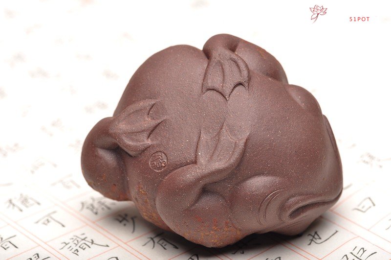 紫砂壶图片：憨态可掬 意趣之五彩金蟾 - 美壶网