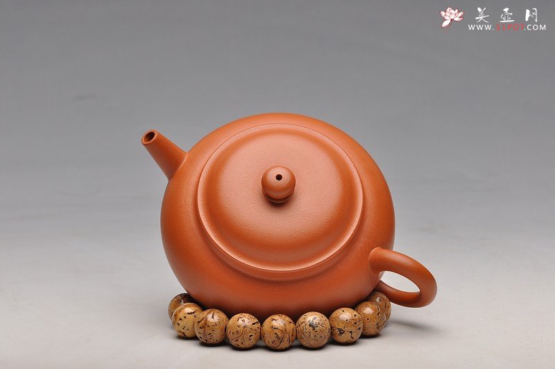 紫砂壶图片：敦厚朴实 优质朱泥  杀铁利器 全手直流宫灯 - 美壶网