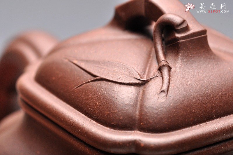 紫砂壶图片：融合方器、花货、筋囊融为一体 更显大气 新四方竹段 - 美壶网