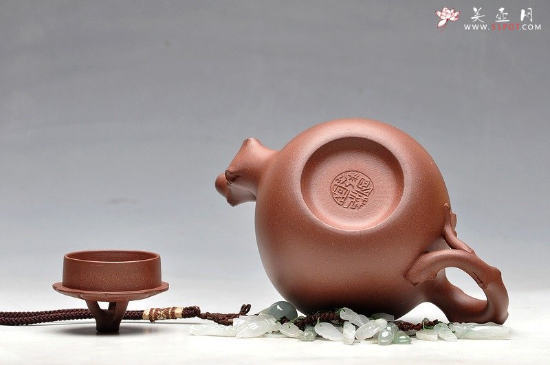 紫砂壶图片：老味具显 造型大方简练  贴叶自然生动 木瓜 - 美壶网