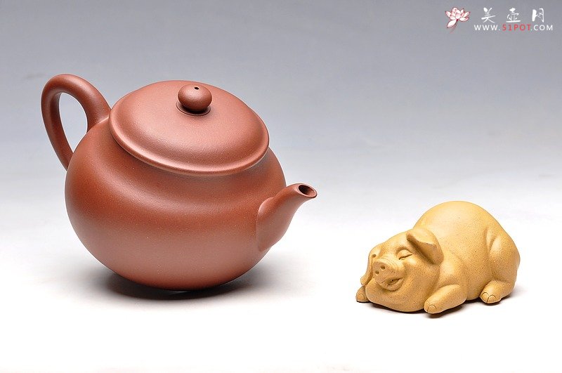 紫砂壶图片：尹君峰新品全手鸣远梨式  风姿绰约 优质地槽青 - 美壶网