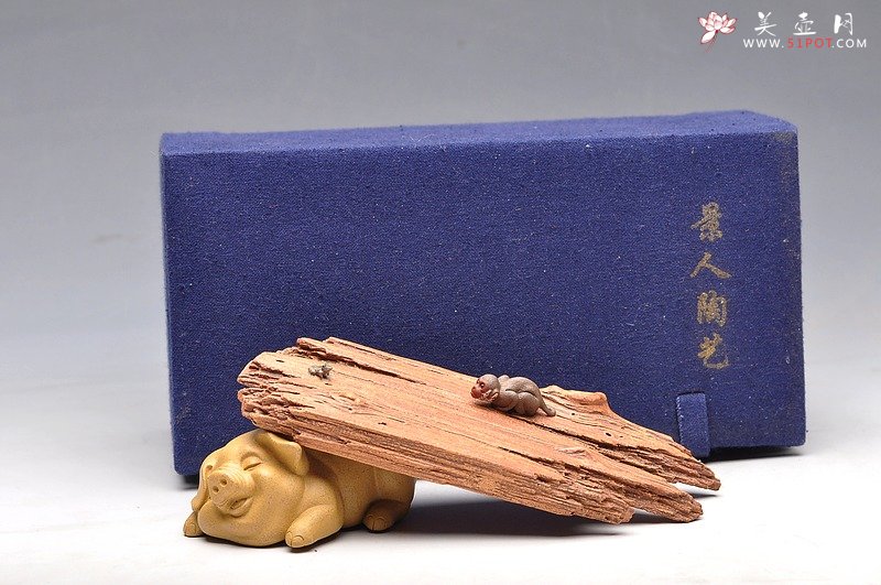 紫砂壶图片：美猴戏蛙镇纸 / 香插  美猴已经长大了~~美猴戏蛙镇纸 / 香插  - 美壶网