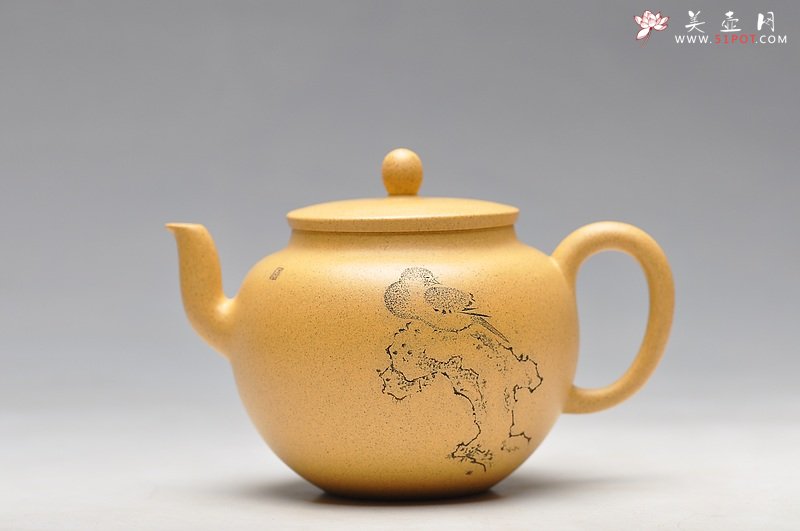 紫砂壶图片：线条流畅 挺拔优雅 全手迎春 墨陶装饰王翔鸟 - 美壶网