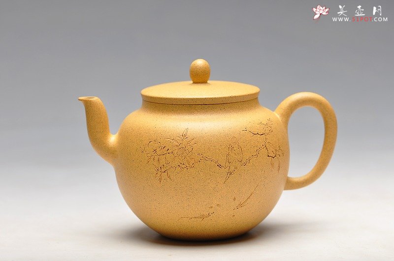 紫砂壶图片：线条流畅 挺拔优雅 全手迎春 国助和石装饰 - 美壶网