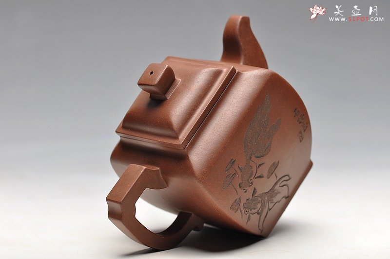 紫砂壶图片：四方壶 沈汉生刻绘 只供欣赏 - 美壶网