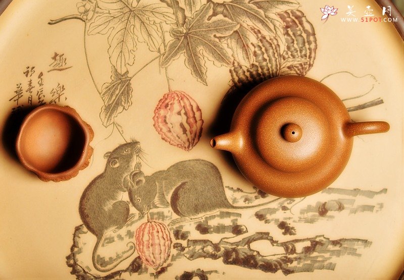 紫砂壶图片：工笔之风 细刻如丝  鼠趣挂盘 送礼佳品 40cm - 美壶网