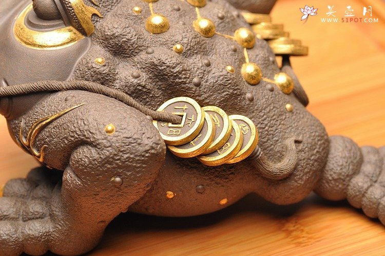 紫砂壶图片：徐秀棠高徒范志峰〖金钱多多〗香港大世界收藏 24K金 - 美壶网