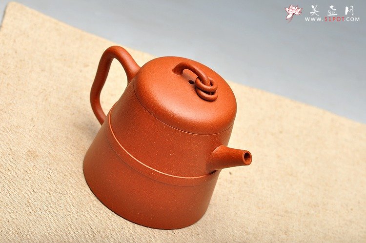 紫砂壶图片：经典作品 古朴典雅  全手花樽 - 美壶网