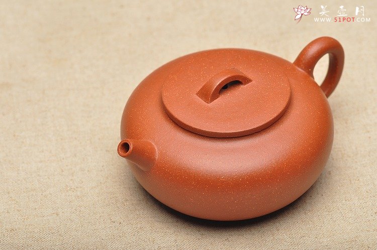 紫砂壶图片： 流畅自然 别具匠心 全手卧轮 新品尝鲜 - 美壶网