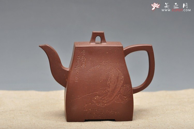 紫砂壶图片：神骏飘逸 气度非凡 全手工方中云壶 珍藏佳品 - 美壶网