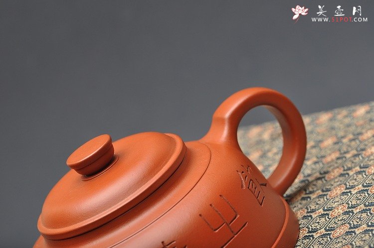 紫砂壶图片：谭泉海装饰 剑流半月 - 美壶网