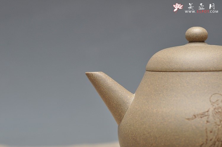 紫砂壶图片：全手老味高梨形 古拙之味 手中无梨式，难以言茗事 高寿与幽思 - 美壶网