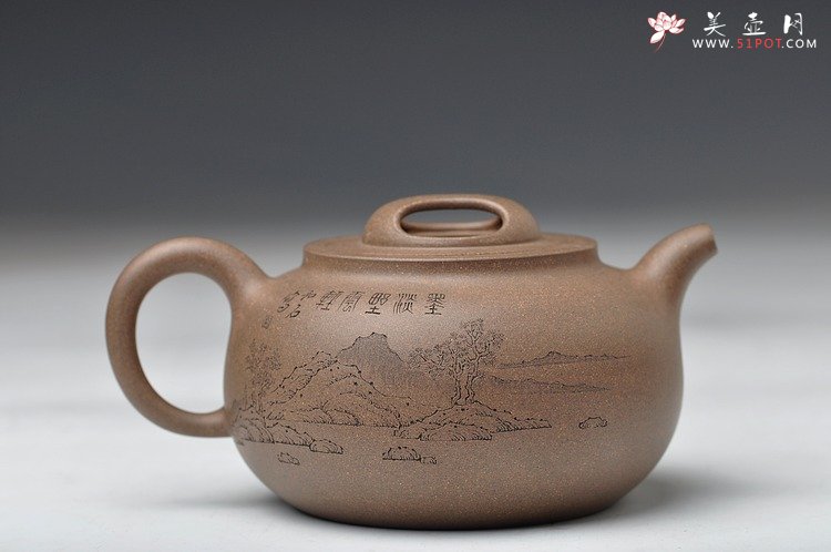 紫砂壶图片：国助和石装饰王翔风格 通景山水 玉成窑风格 全手归隐 - 美壶网