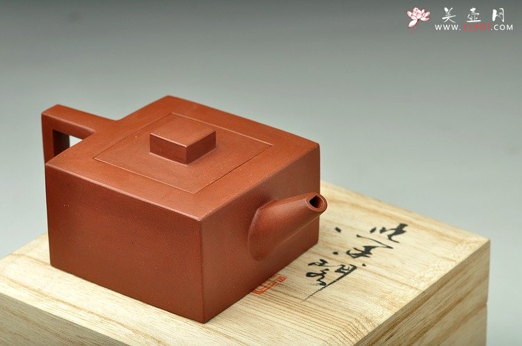 紫砂壶图片：正气浩然  全手工镶片 四方求正 君子之立 - 美壶网