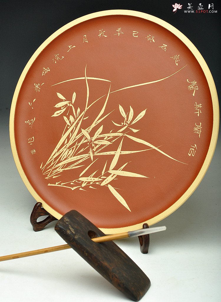 紫砂壶图片：似兰斯馨 文房挂盘 刻绘清新 - 美壶网