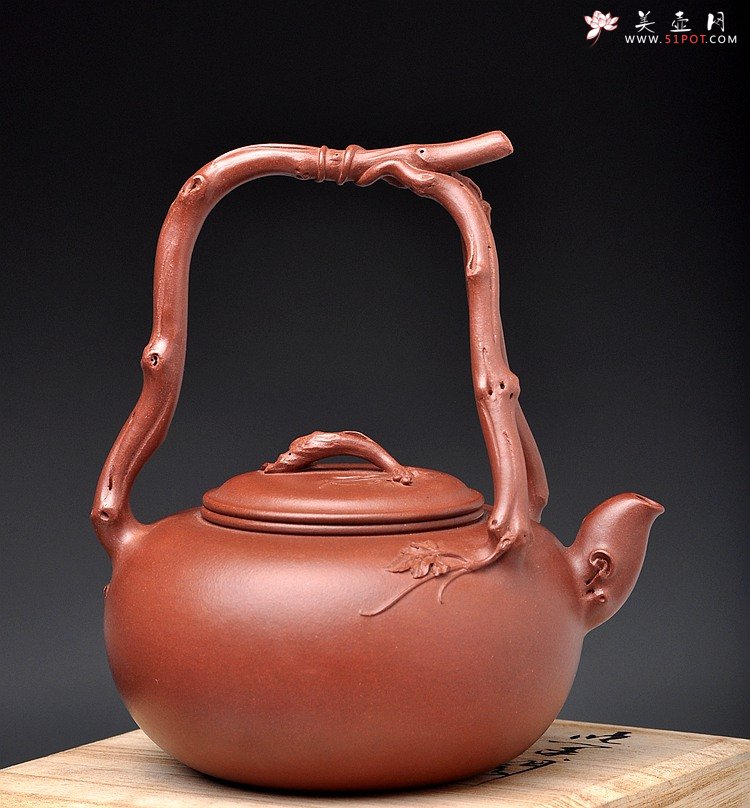 紫砂壶图片：花货奇才顾正芳 扛鼎之作 全手工丰裕提梁 飘逸大气 - 美壶网