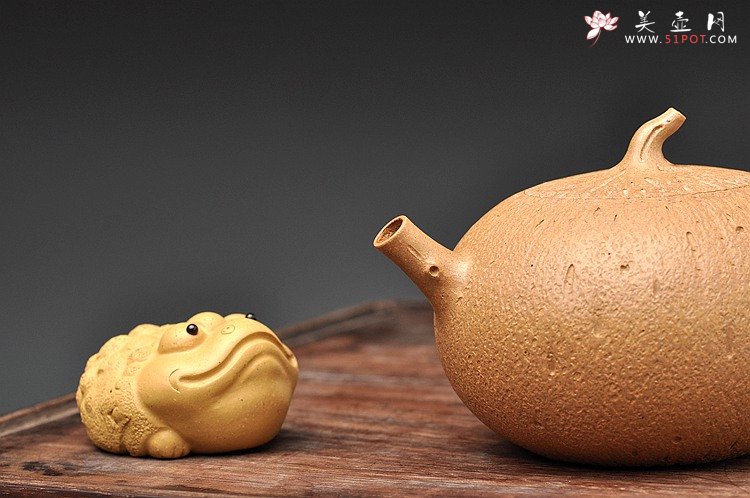 紫砂壶图片：蔡岩峰代表作 古拙中透灵气 全手工橘瓜 肌理丰润 - 美壶网