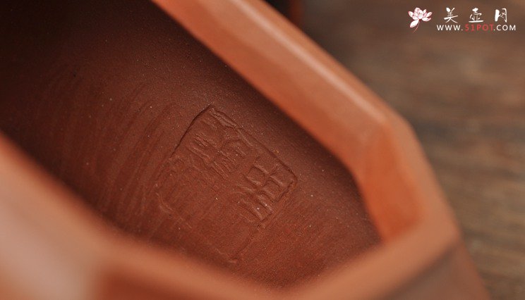 紫砂壶图片：厚重大气 大八方 精品重器 国大师李昌鸿大师即兴装饰 - 美壶网