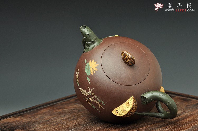 紫砂壶图片：崔巍健最新原创作品  荷塘月色 鱼戏莲叶东鱼戏莲叶西o(∩_∩)o  - 美壶网