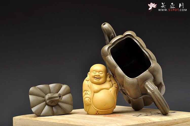 紫砂壶图片：原创作品 绿泥冬瓜 灵巧曼妙 贴叶精湛 孙伟强张新亚合作 - 美壶网