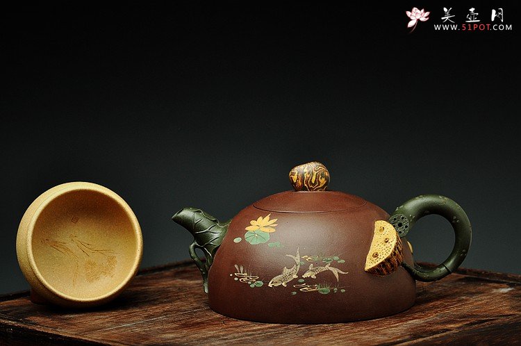 紫砂壶图片：崔巍健最新原创作品  荷塘月色 鱼戏莲叶东鱼戏莲叶西o(∩_∩)o  - 美壶网