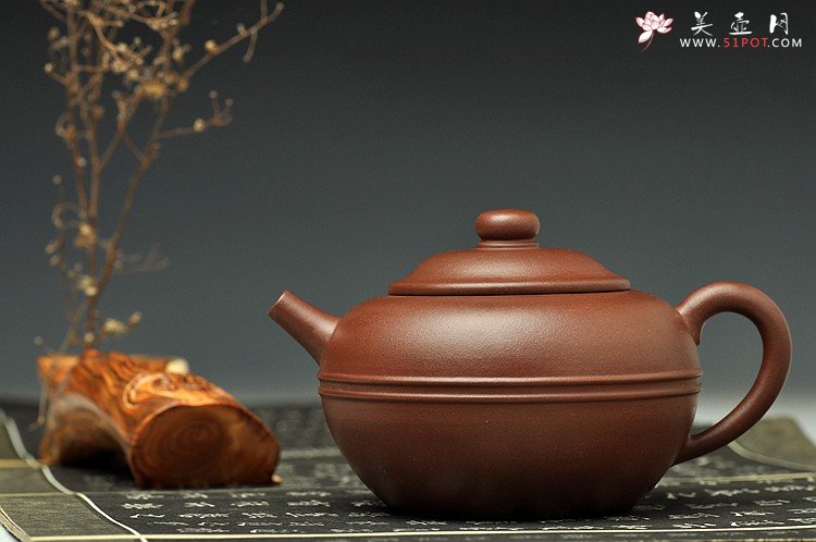 紫砂壶图片：陈腐老紫泥 全手小腰线 单片折肩 明清遗风 - 美壶网
