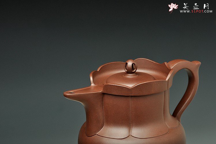 紫砂壶图片：挺拔俊秀  全手莲花僧帽 精工佳作 嵌盖 - 美壶网
