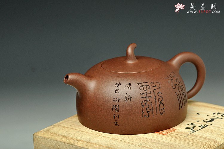 紫砂壶图片：简洁大方 圆润古朴 放生图 全手半瓜  - 美壶网