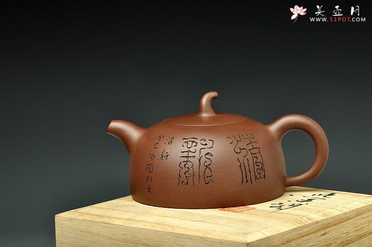 紫砂壶图片：简洁大方 圆润古朴 放生图 全手半瓜  - 美壶网