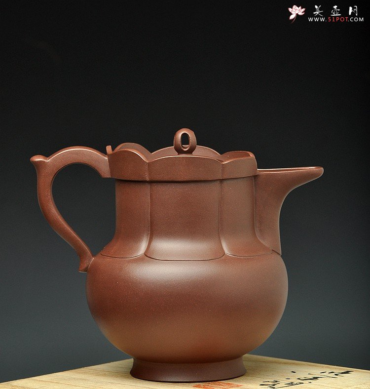 紫砂壶图片：挺拔俊秀  全手莲花僧帽 精工佳作 嵌盖 - 美壶网