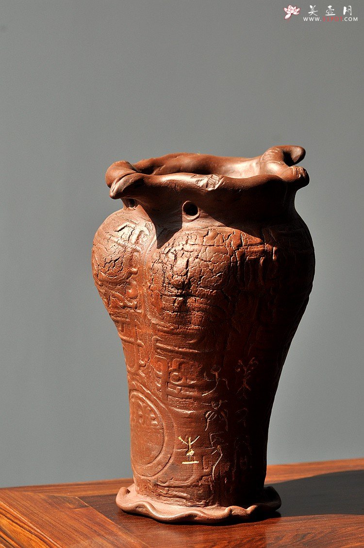 紫砂壶图片：美人君子共长生o(∩_∩)o  青铜风格之全手美人瓶  - 美壶网