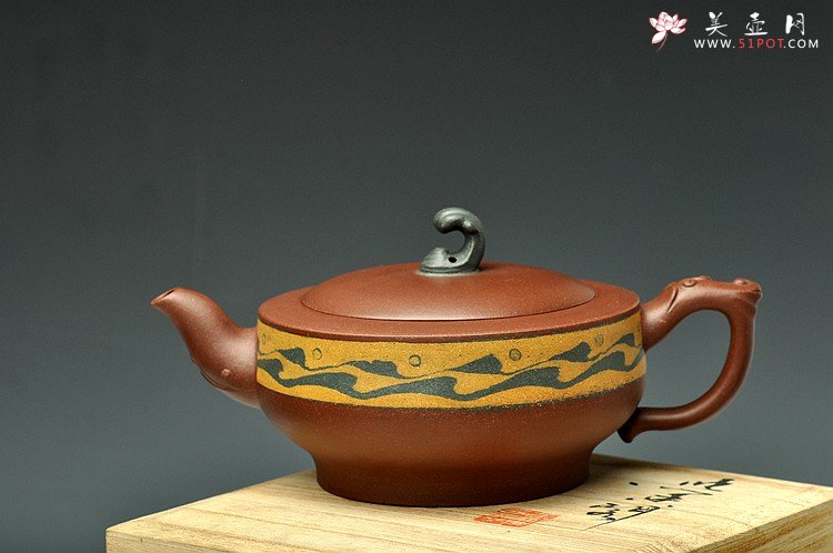 紫砂壶图片：闵祥君经典代表作 三色通透胶泥 颇具难度  大碧浪 - 美壶网