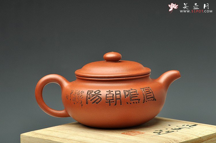 紫砂壶图片：谭华斌近作 传统实用 全手凤凰仿古 细刻入丝 - 美壶网